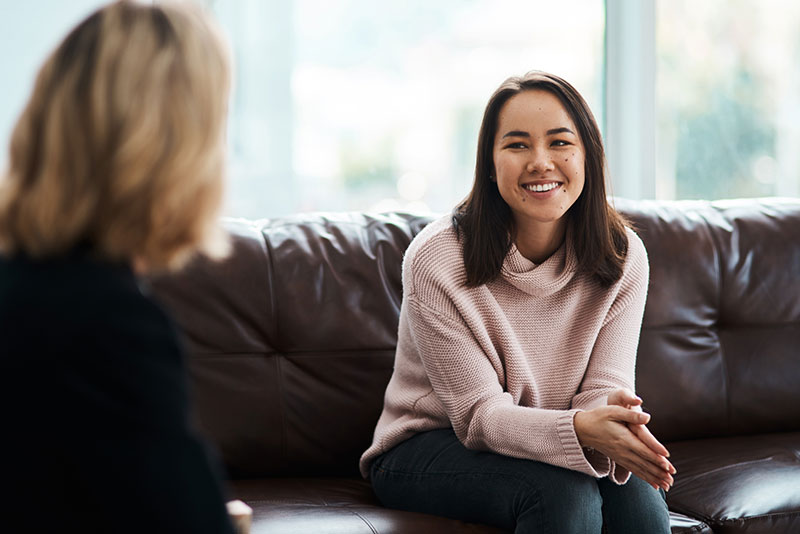 woman with therapist photo